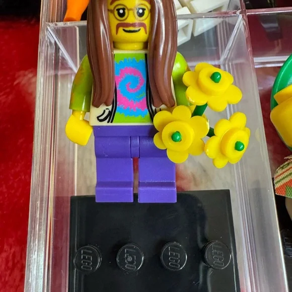 Lego Mini Figure Series 7 Hippie - Picture 2 of 3